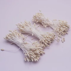 Gyöngyházfényű fehér liliom bibe 3 mm, 240 db.