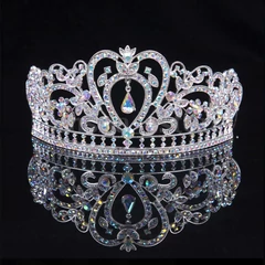 Ezüst színű, strasszos Tiara tortadísz
