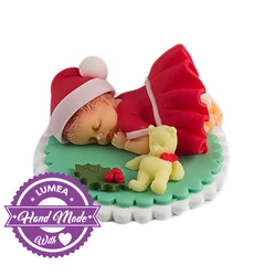 Alvó mikulás kislány baba cukormasszából, h9,5 cm x sz9,5 cm x m3,5 cm, 110g - Lumea