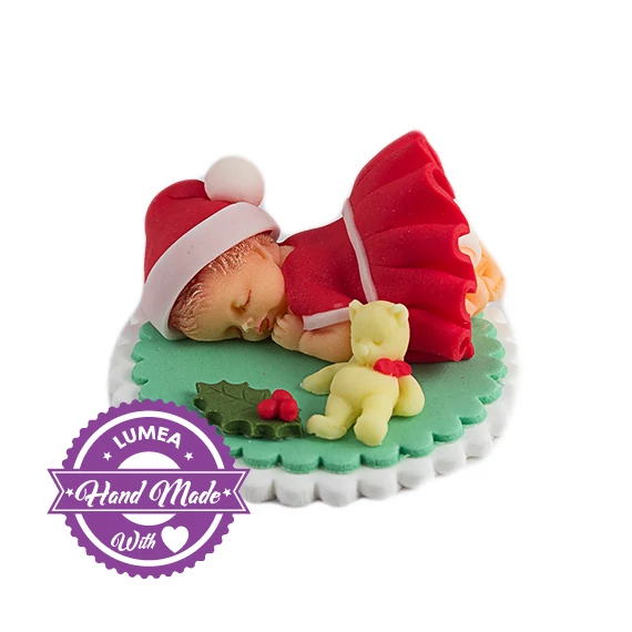 Alvó mikulás kislány baba cukormasszából, h9,5 cm x sz9,5 cm x m3,5 cm, 110g - Lumea
